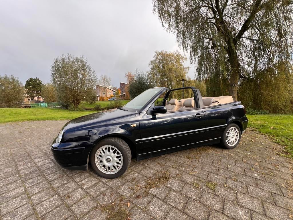Volkswagen Golf 2.0 Cabrio 85KW 1998 Blauw - 103.769 km!, Auto's, Volkswagen, Voorwielaandrijving, 4 cilinders, Origineel Nederlands