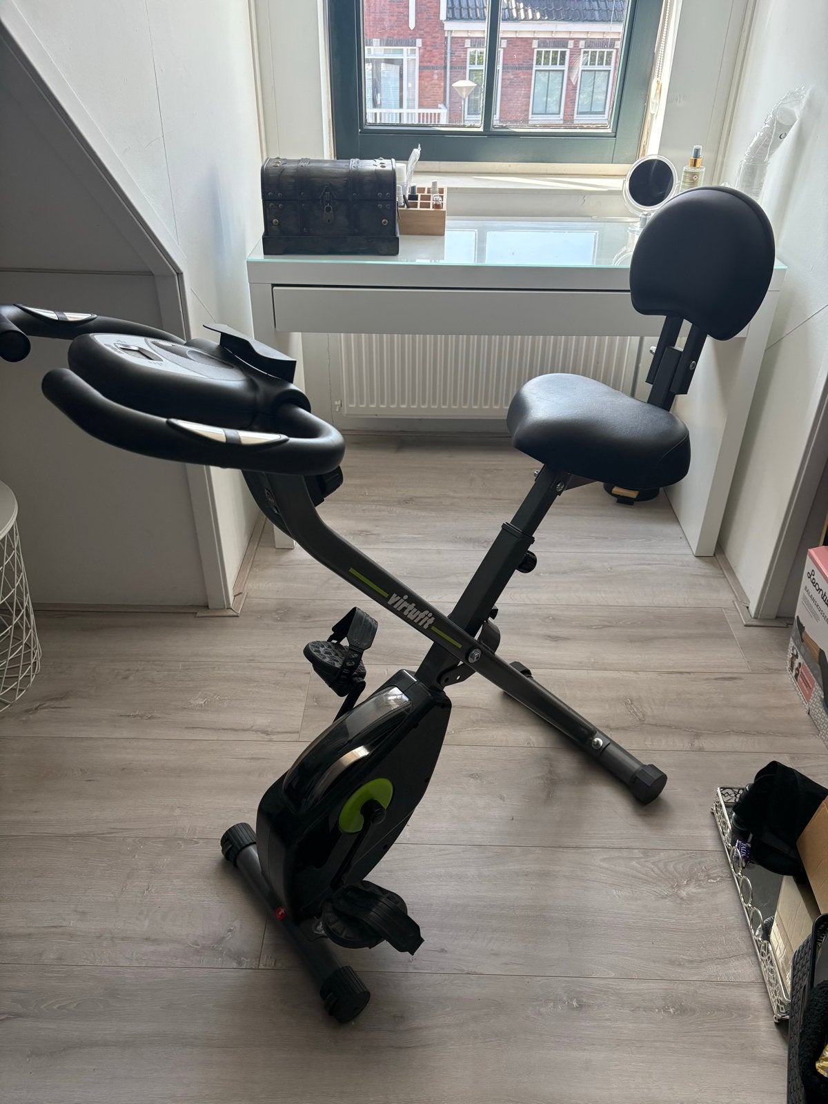 VirtuFit Hometrainer - Opvouwbaar en Comfortabel, Ophalen, Zo goed als nieuw, Metaal, Benen