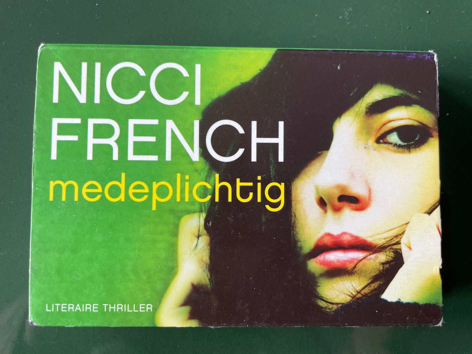 Dwarsligger - Nicci French - Medeplichtig, Ophalen of Verzenden, Gelezen