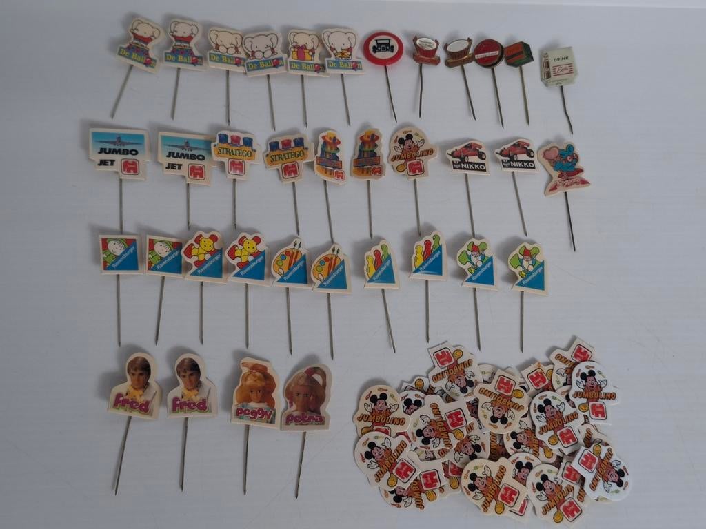 Lot vintage speldjes / pins voor €1 (voornamelijk speelgoed), Ophalen of Verzenden, Gebruikt, Merk, Speldje of Pin