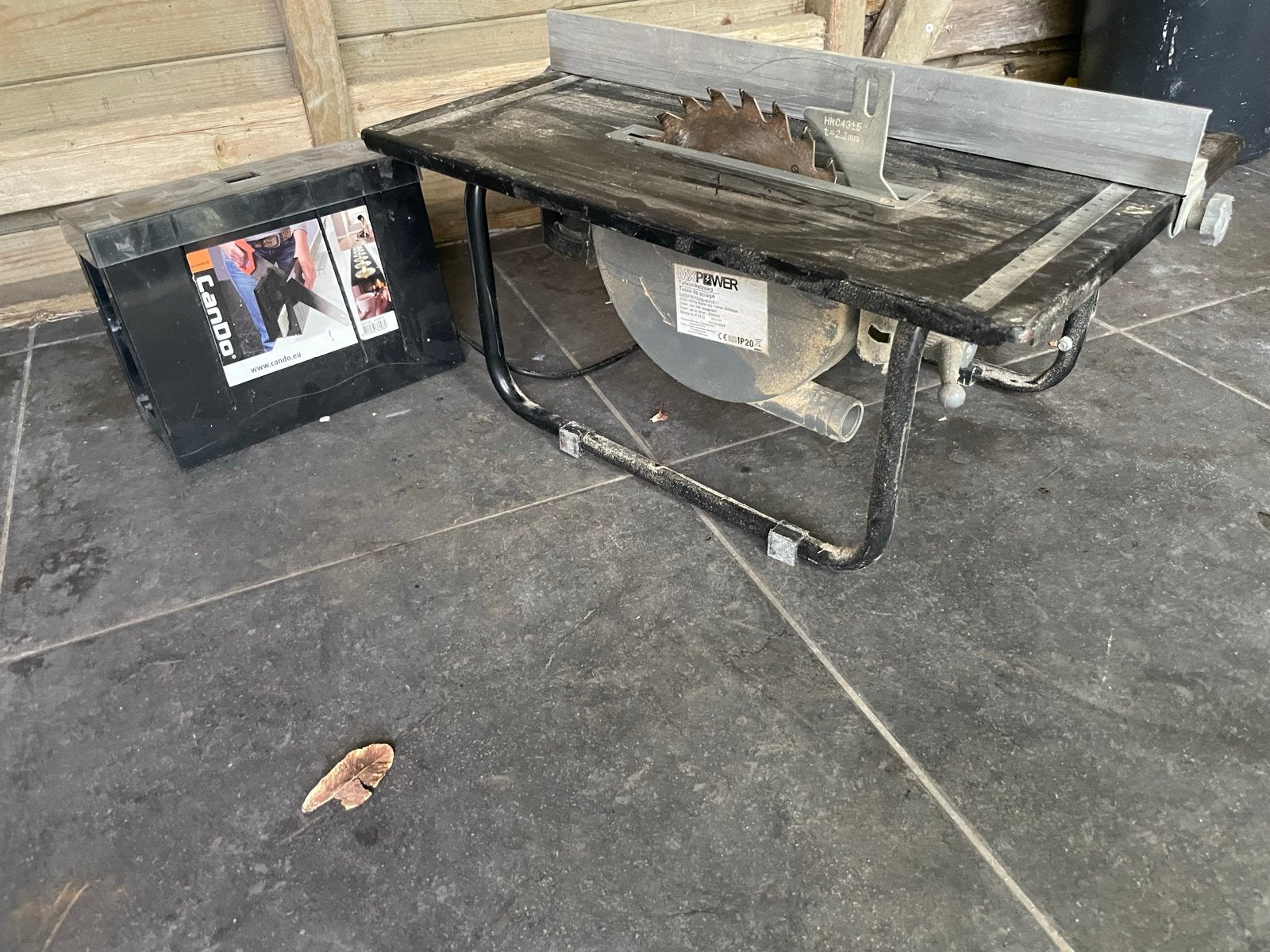 Compacte zaagtafel - Ideaal voor kleine klussen, Doe-het-zelf en Verbouw, Gereedschap | Zaagmachines, Ophalen, Gebruikt, Cirkelzaag