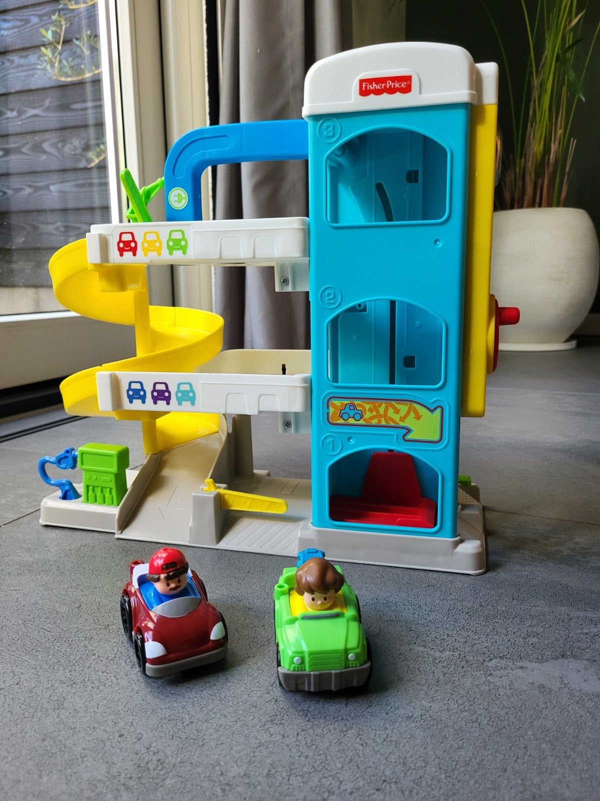 Fisher price garage little people, Kinderen en Baby's, Ophalen, Zo goed als nieuw, Speelset