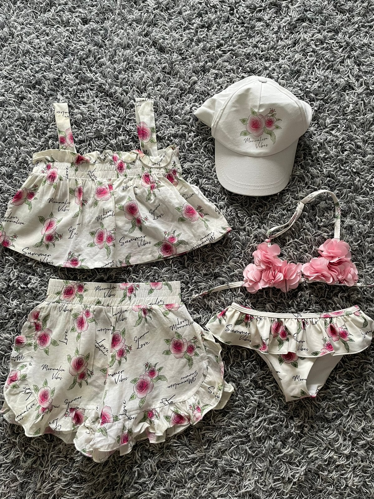 Monnalisa bikini met broek top en pet 4 jaar, Gebruikt, Maat 104, Bikiniset, Meisje