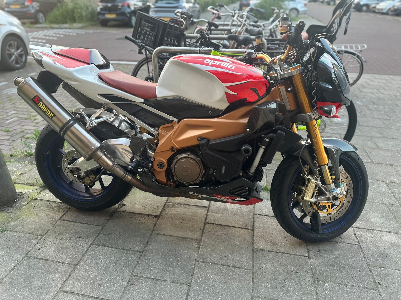 Aprilia Tuono 1000 RR Factory - volledig akrapovic, 2 cilinders, Sportuitlaat, Motorrijbewijs A, Gebruikt