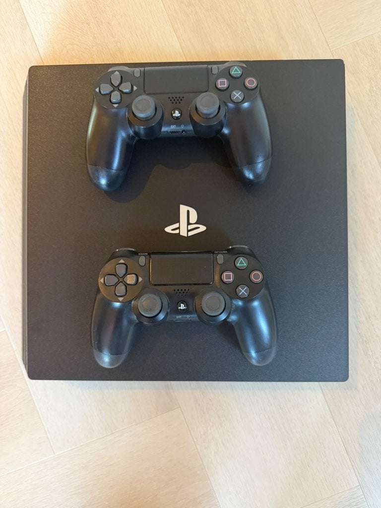 PS4 Pro + 2 controllers + alle kabels, zeer goede staat!, Spelcomputers en Games, Ophalen, Gebruikt, Met 2 controllers, 1 TB