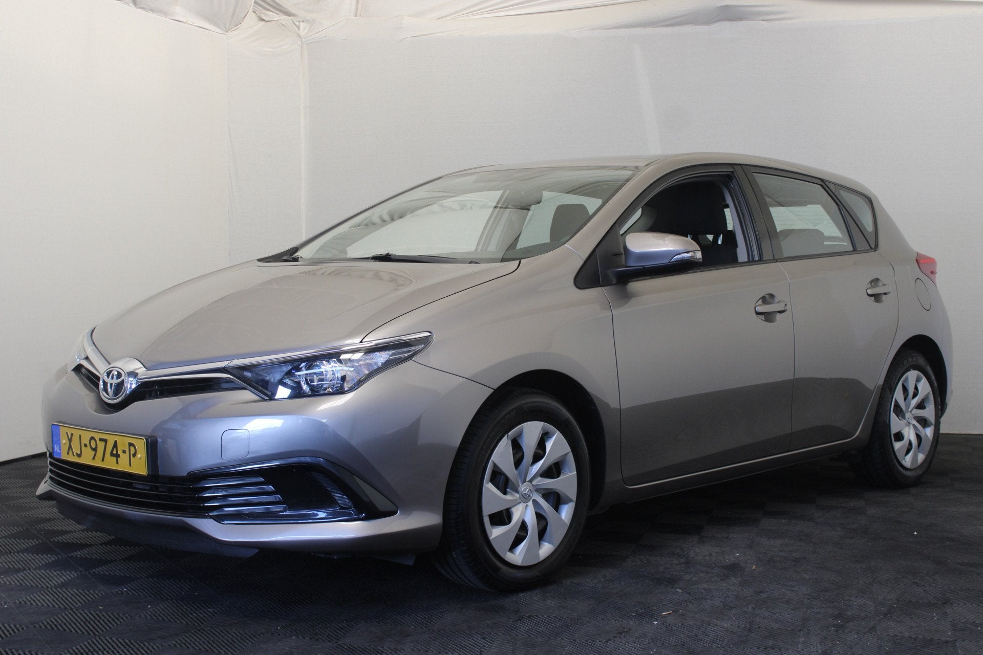 Toyota Auris 1.3 Aspiration (bj 2015), Auto's, Voorwielaandrijving, 4 cilinders, Bruin, 49 €/maand