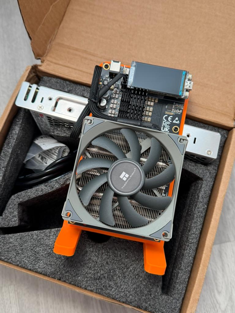 Nerdqaxe++ 4.8TH Bitcoin miner, Ophalen of Verzenden, Zo goed als nieuw