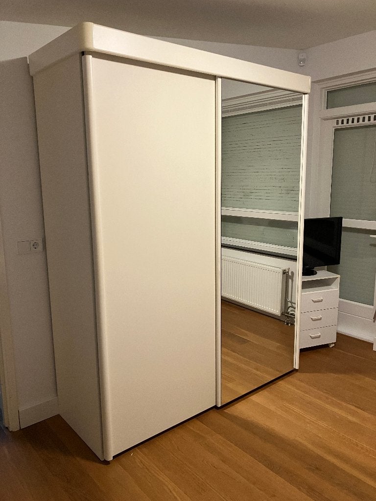 kledingkast wit met twee schuifdeuren en spiegel, Huis en Inrichting, Kasten | Kledingkasten, Ophalen, Met deur(en), Gebruikt