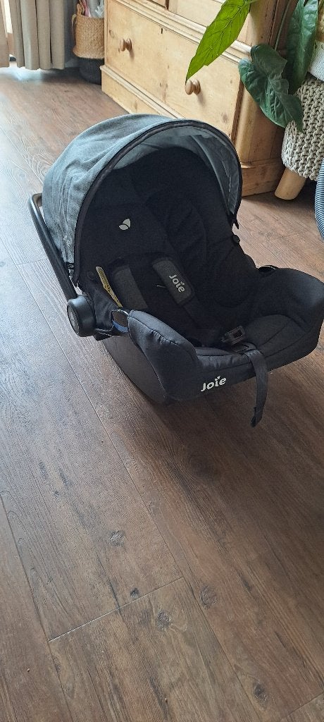 Joie autostoel met base (isofix), Zo goed als nieuw, Isofix, 0 t/m 13 kg, Ophalen
