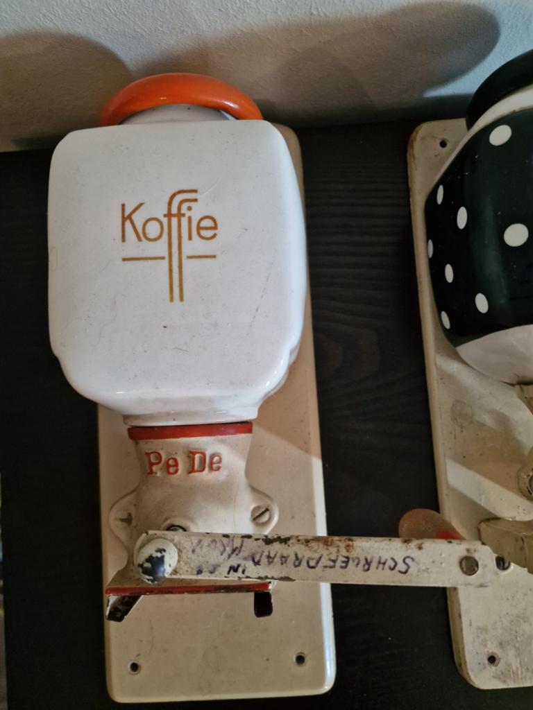 Oude wand koffie molen oranje - PeDe, Ophalen of Verzenden, Huis en Inrichting