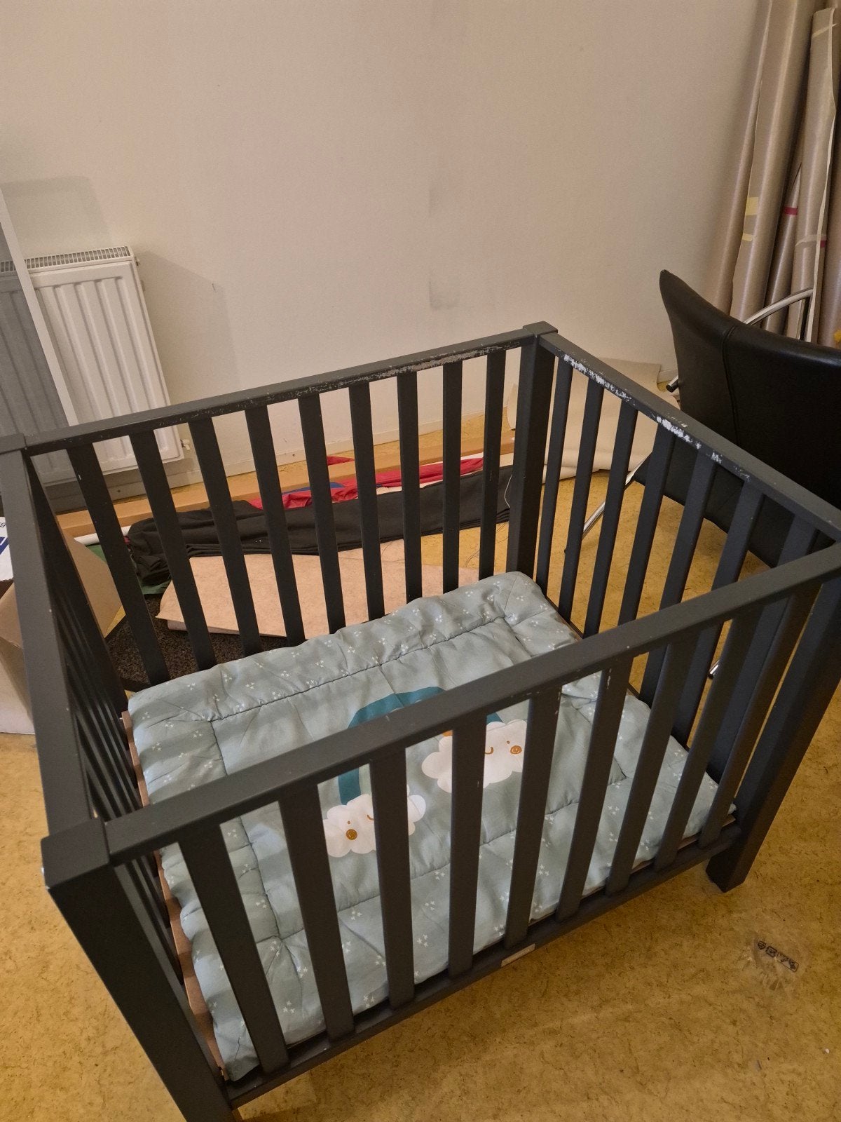 Gebruikt box baby - Donkergrijs met schade, Ophalen, Gebruikt