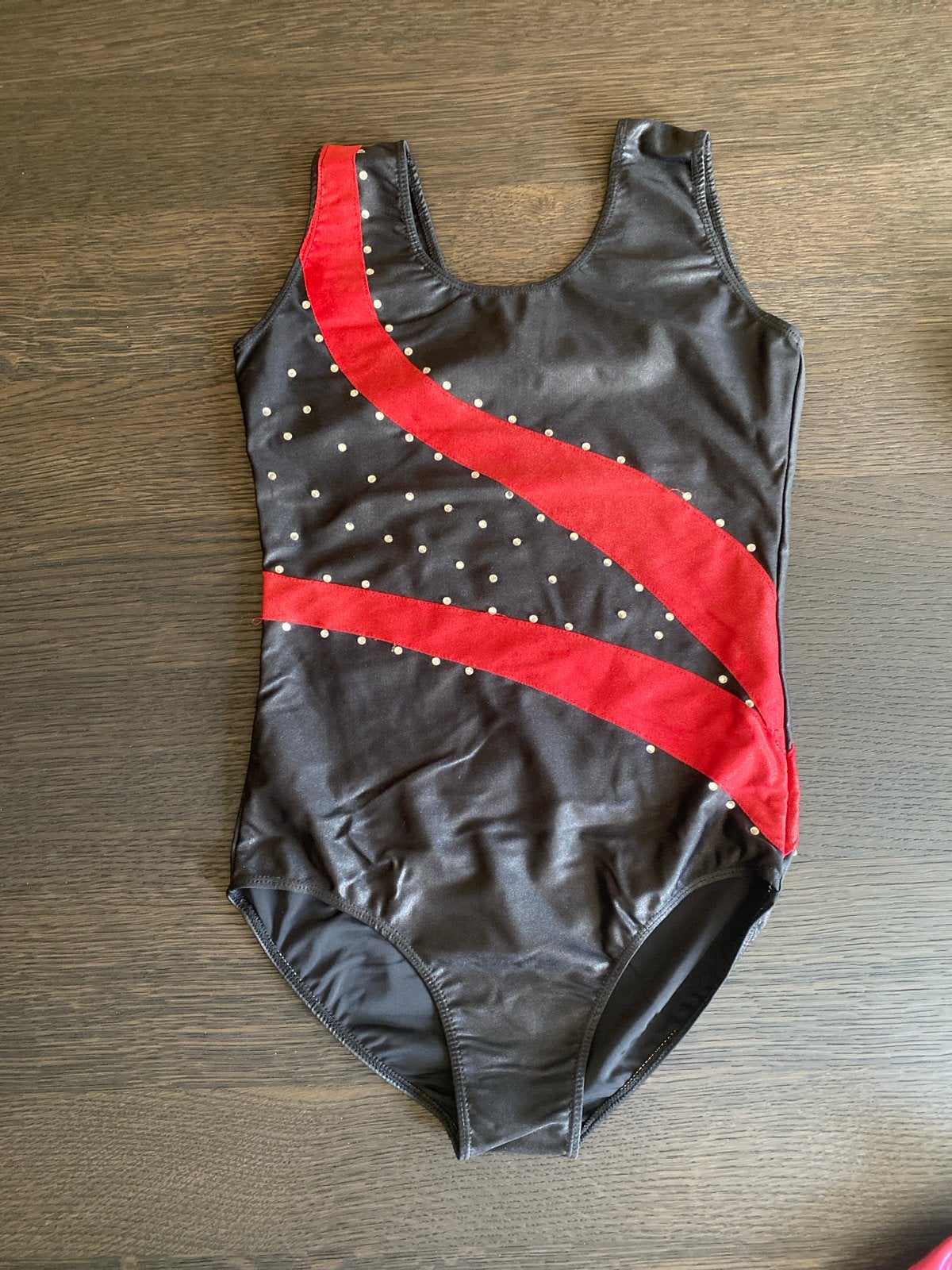 Turnpakje maat 158 - Zwart met rood en steentjes, Sport en Fitness, Turnen, Ophalen of Verzenden, Zwart