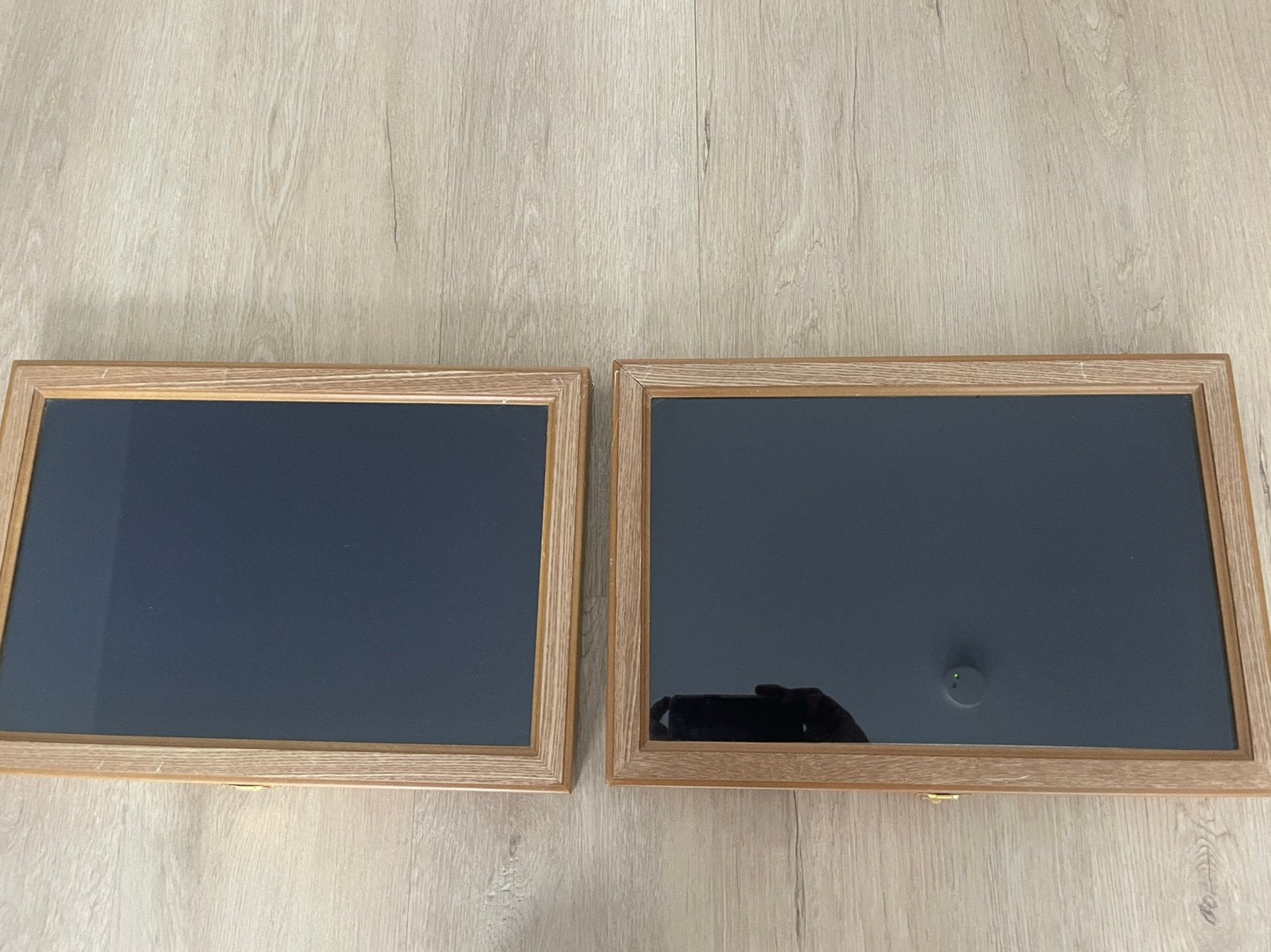 2 x display case vitrine lijst kist. Hout/fluweel, Ophalen of Verzenden, Zo goed als nieuw