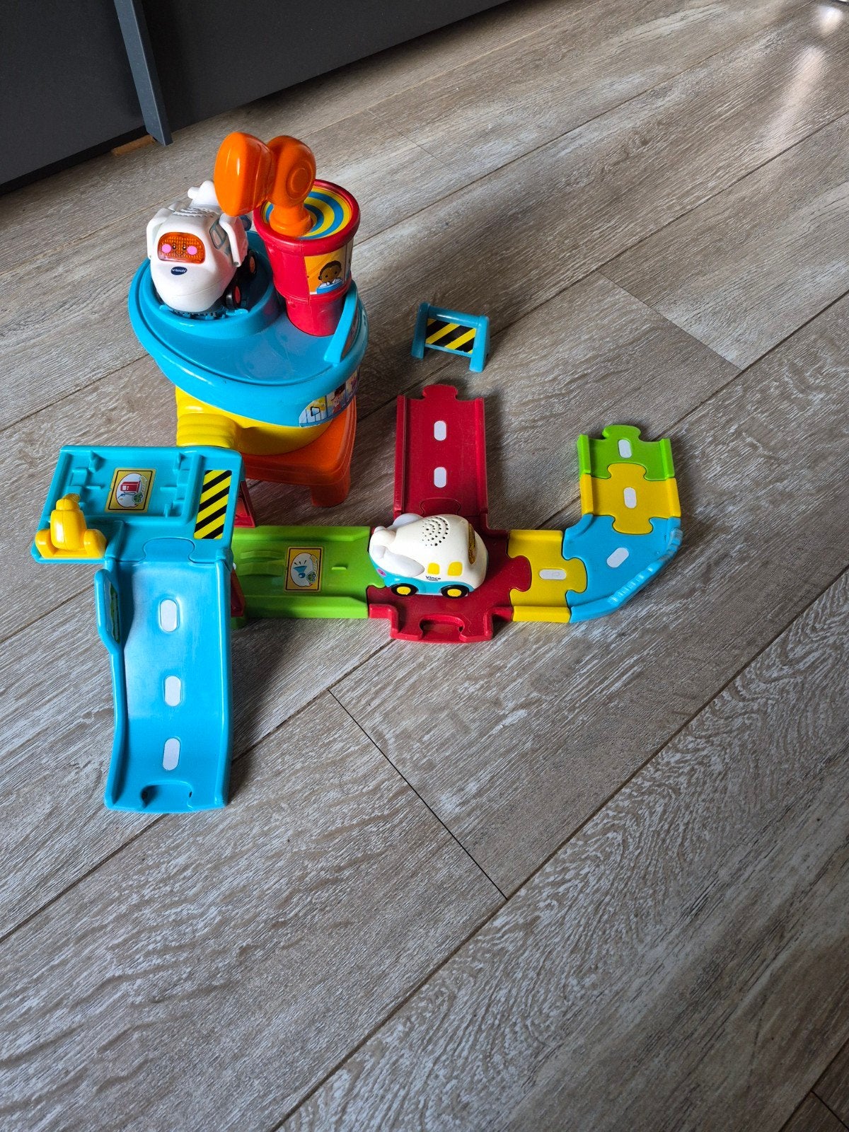 toet toet auto's vliegveld, Ophalen of Verzenden, 2 tot 4 jaar
