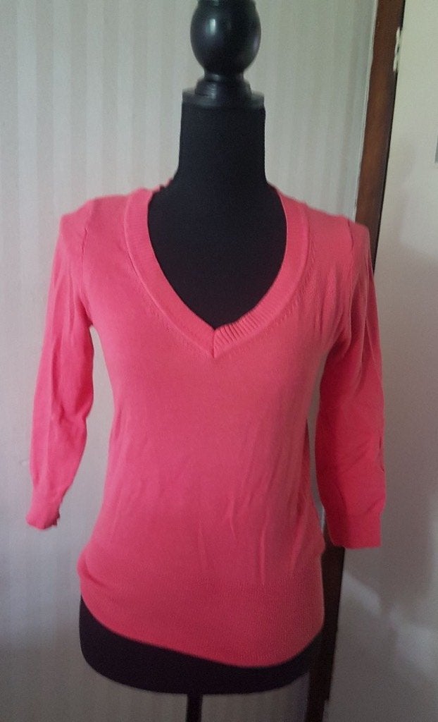 Mooi koraalkleurig H&M truitje met v hals, xs 34., H&M, Overige kleuren, Verzenden, Maat 34 (XS) of kleiner