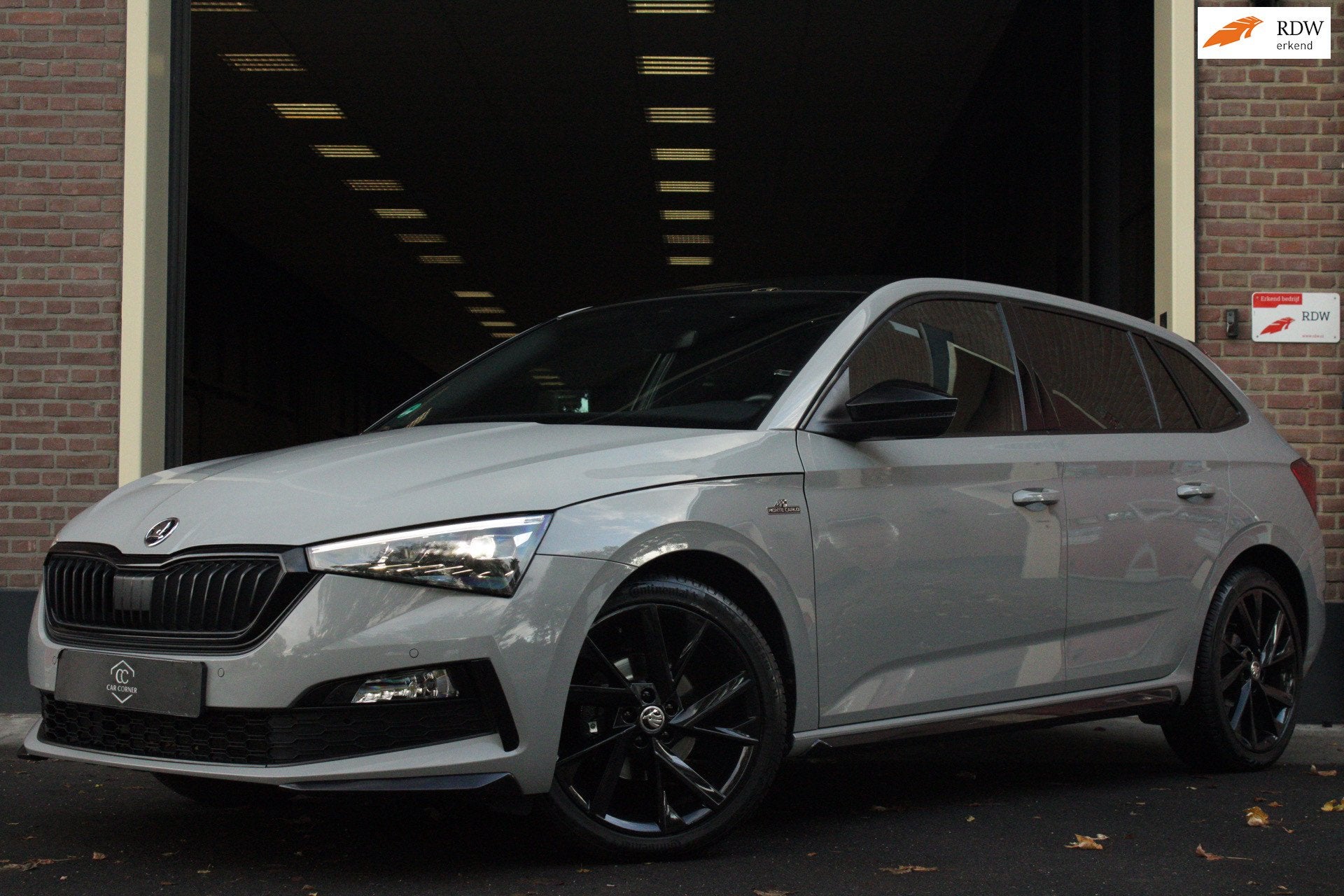 Skoda SCALA 1.5 TSI Monte Carlo |DSG|Pano|Vol!|, Auto's, Dealer onderhouden, Scala, Euro 6, 4 cilinders