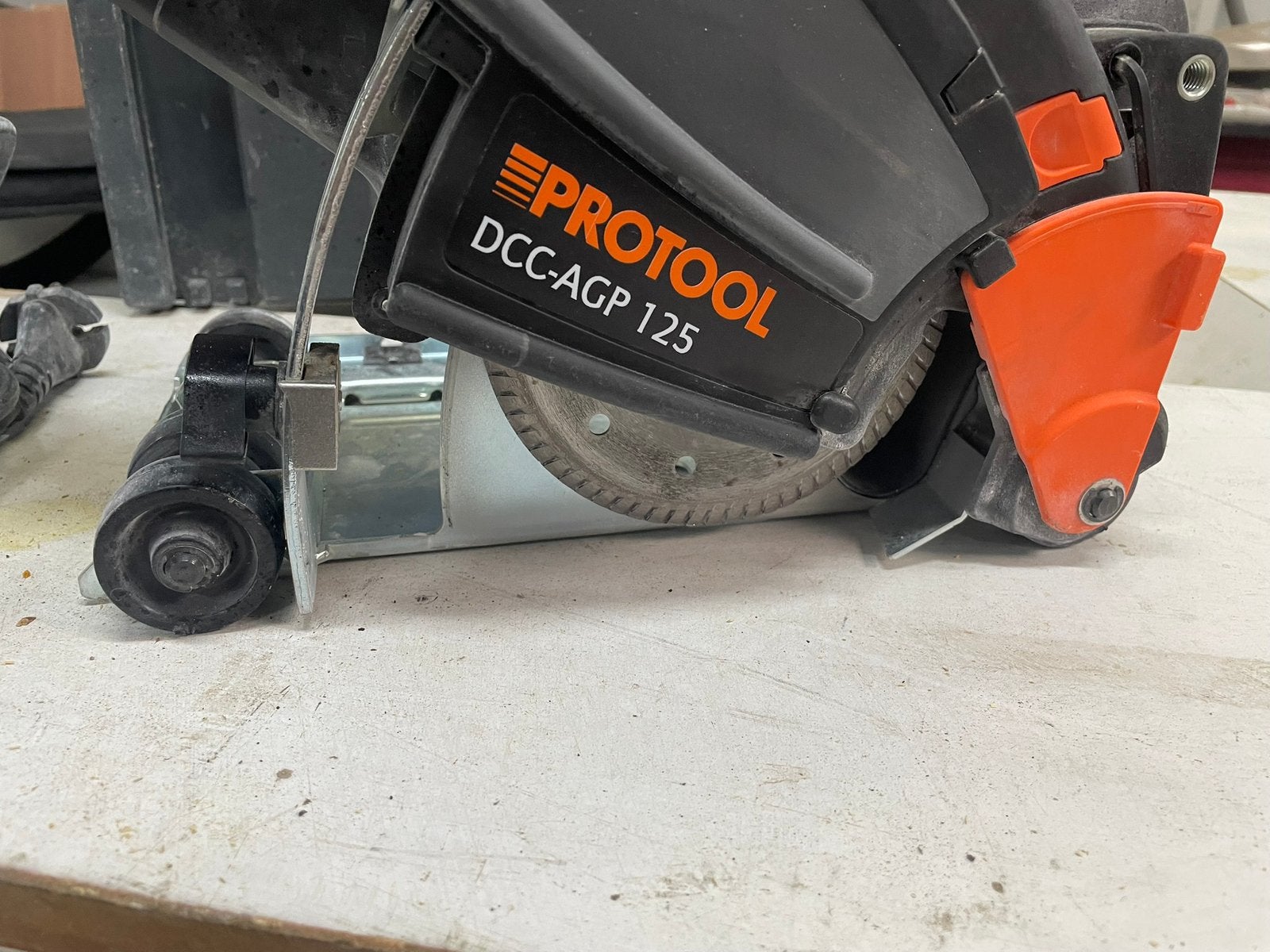 Protool DCC AGP 125 diamant tegelzaag, Ophalen, Zo goed als nieuw, Minder dan 700 watt, Haakse handslijpmachine