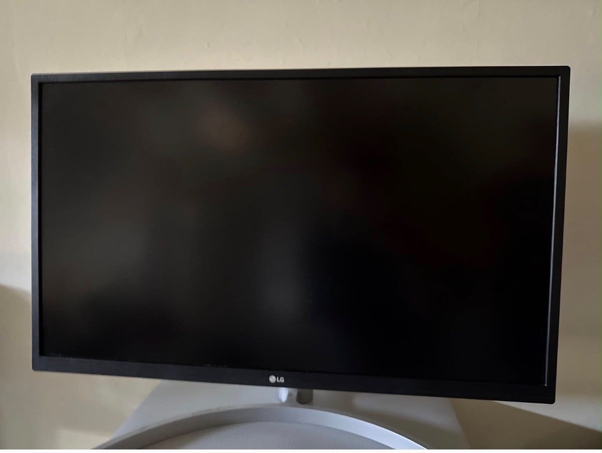 Foto 2 van LG 27UL550P-W 27 inch 4K UHD Monitor