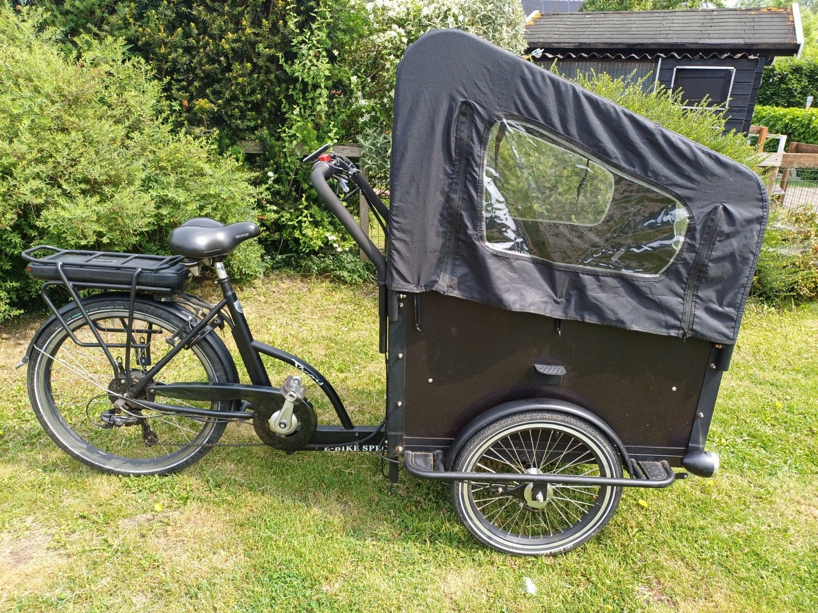 Troy elektrische bakfiets met regentent en zonneluifel, 4 kinderen of meer, Gebruikt, Elektrisch, Ophalen