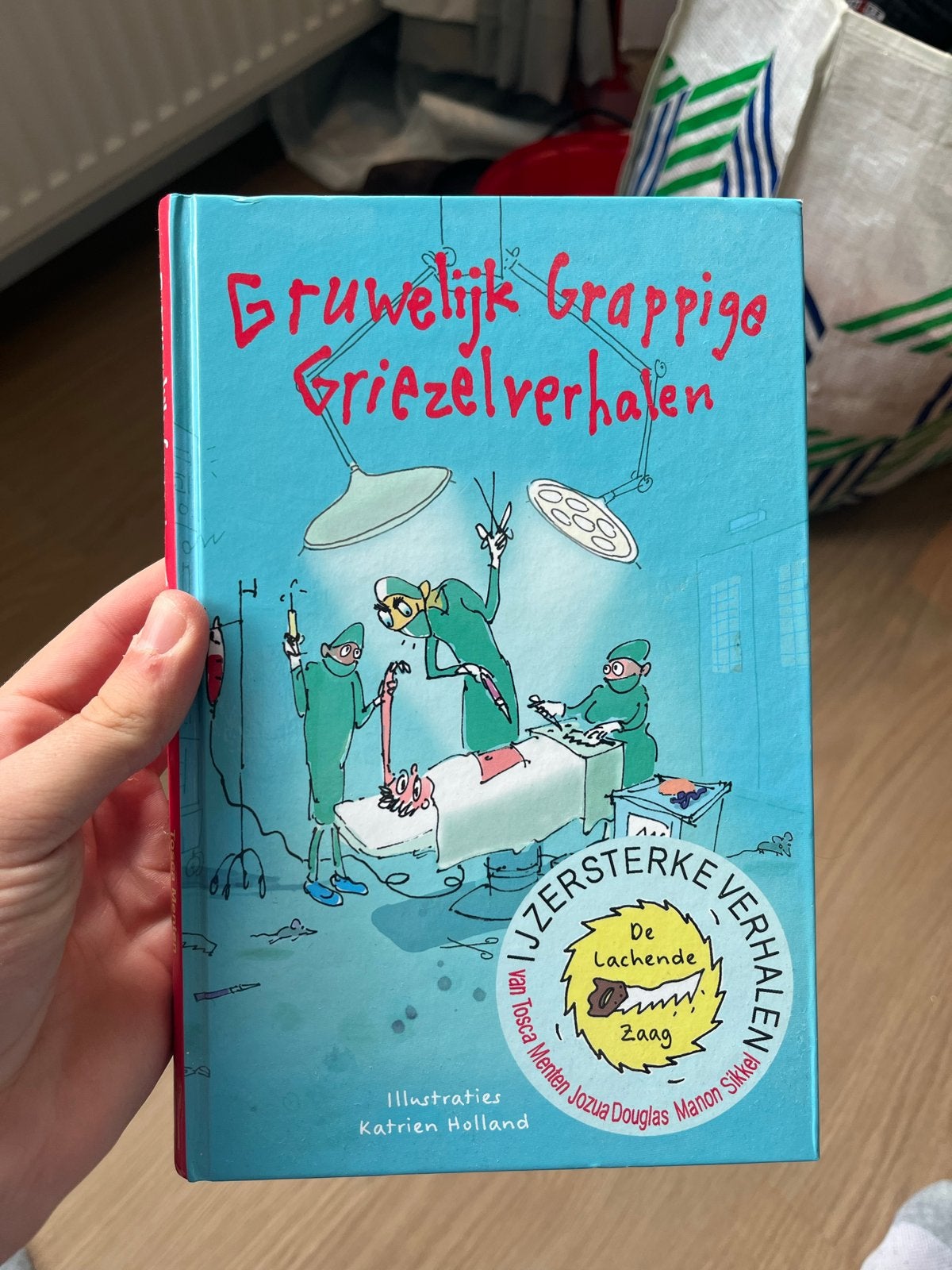 Gruwelijk Grappige Griezelverhalen - De Lachende Zaag, Ophalen of Verzenden, Zo goed als nieuw, Fictie algemeen