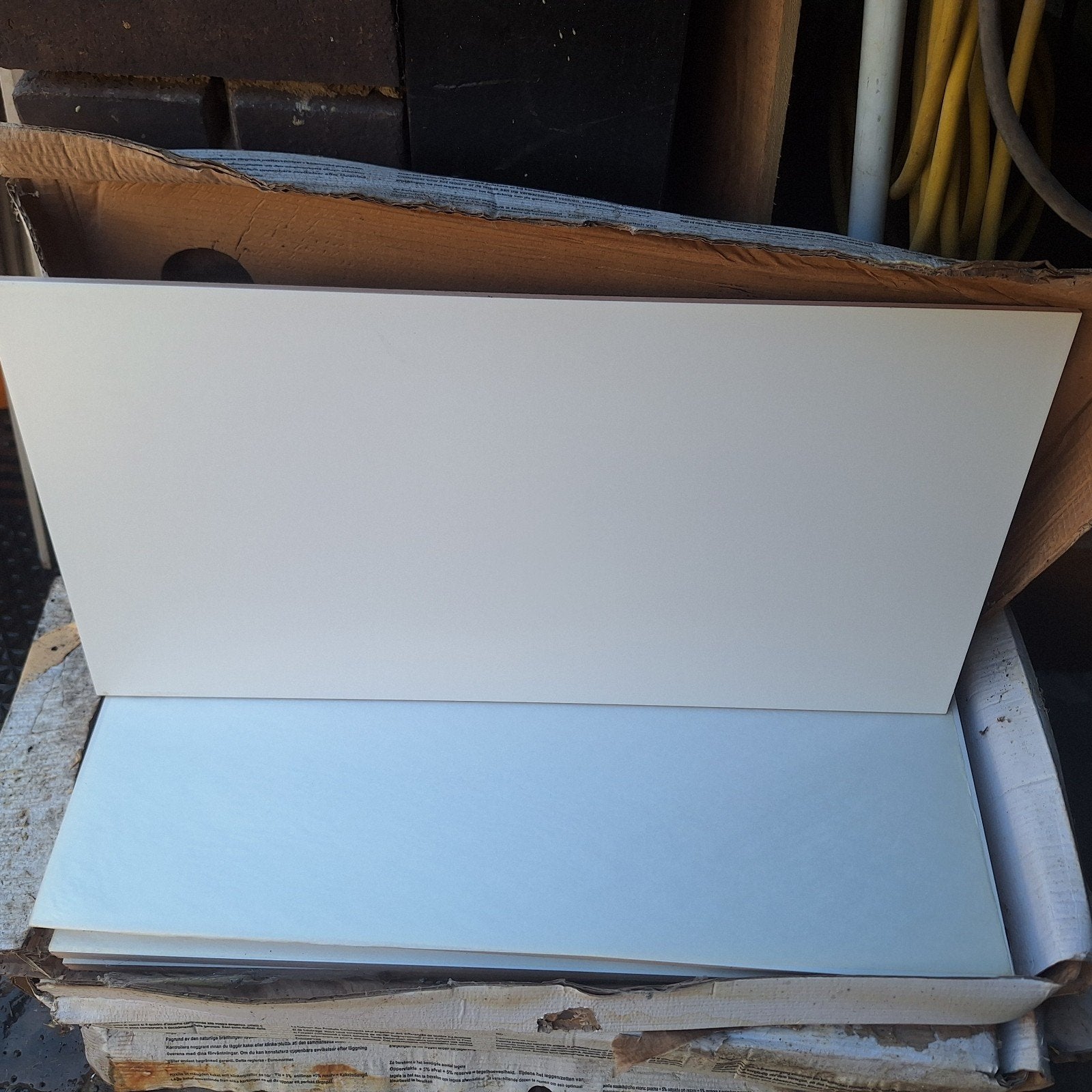 Wandtegels 30x60 mat wit - Nieuw in doos, Ophalen, Nieuw, Minder dan 5 m², 20 tot 40 cm