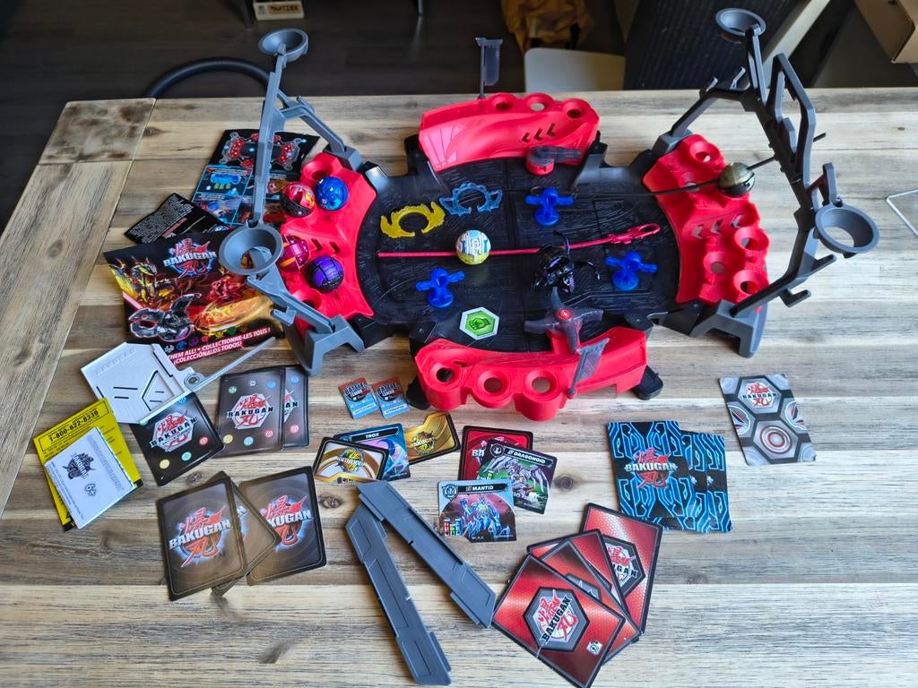 Bakugan Battle Arena met Bakugans en kaarten, Ophalen of Verzenden, Jongen of Meisje