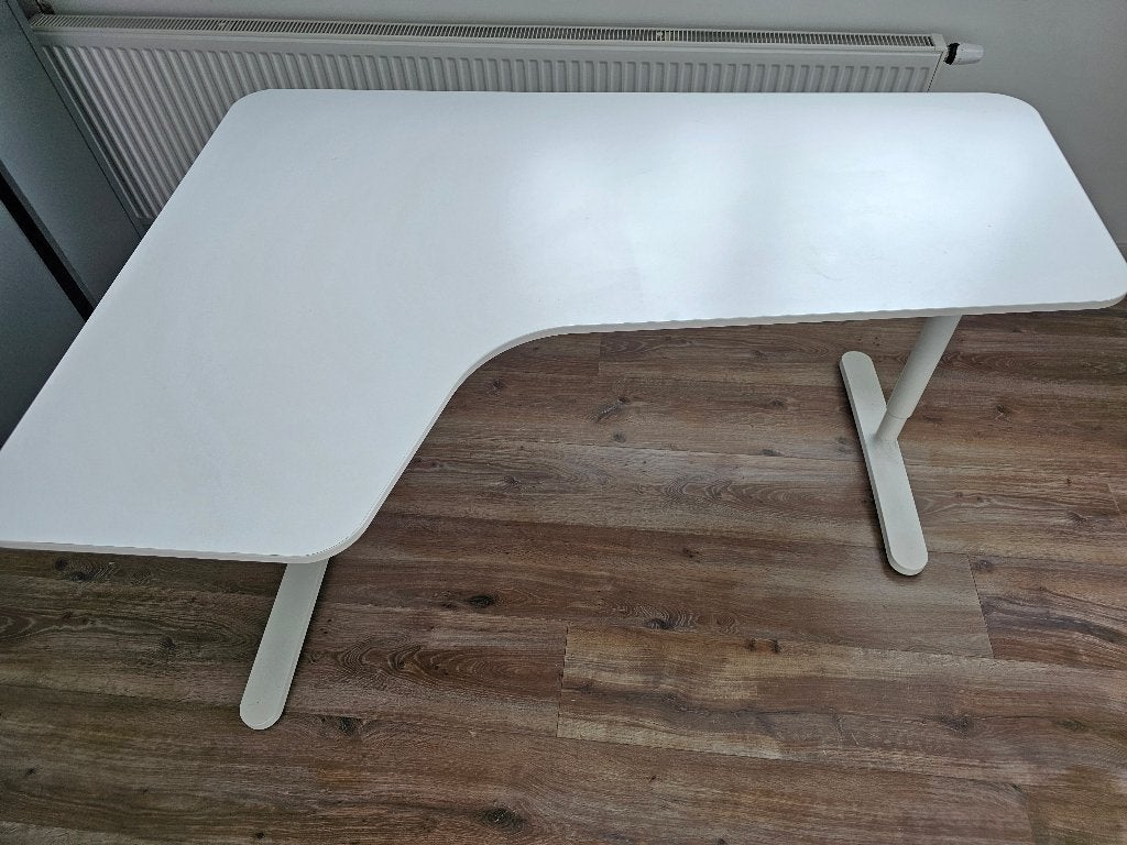 Hoekbureau - IKEA Relatera, Huis en Inrichting, Bureaus, Ophalen, In hoogte verstelbaar, Spaanplaat of MDF, Hoekbureau