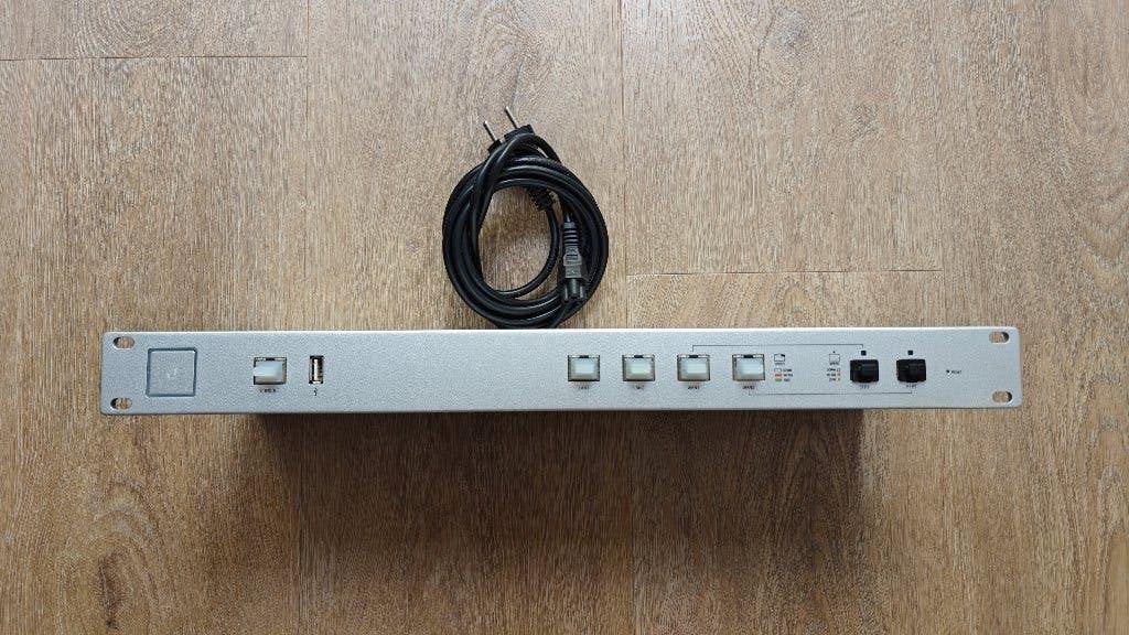 T.K. UniFi Security Gateway - Pro 4, Ophalen of Verzenden, Gebruikt, Router met modem, Ubiquiti UniFi