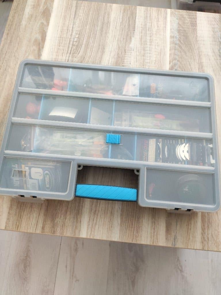 Grote box met veel onderlijnen en veel meer (karper, forel ), Ophalen of Verzenden, Zo goed als nieuw, Kleding
