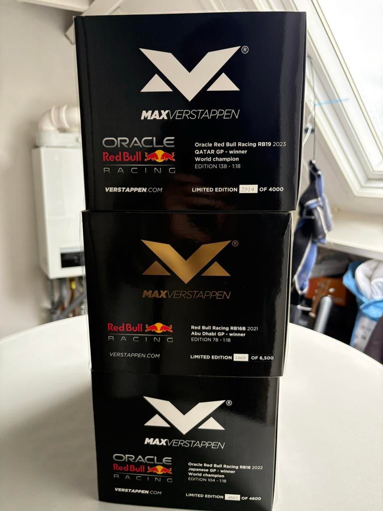 Max Verstappen kampioenschaps modellen 2021, 2022, 2023 1:18, Hobby en Vrije tijd, Modelauto's | 1:18, Ophalen of Verzenden, Nieuw