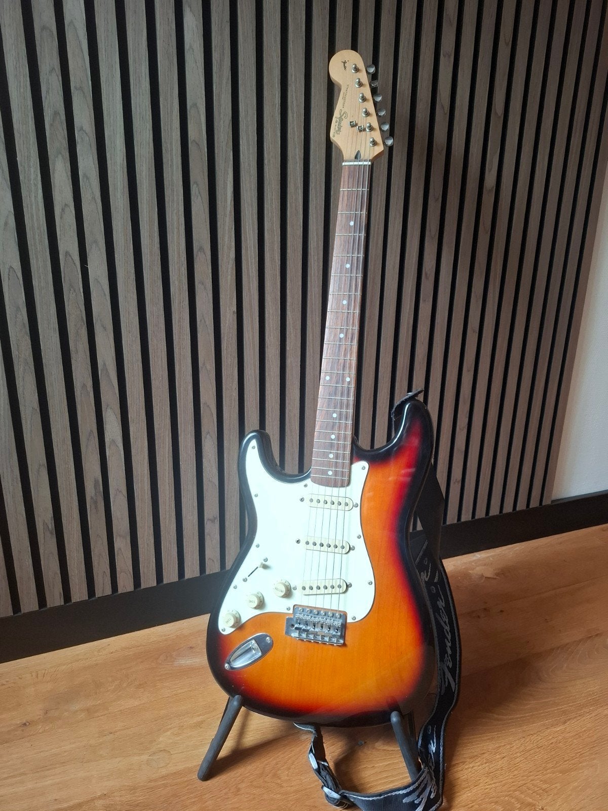Linkshandige Gitaar: Fender Squier Stratocaster + Champ 15G, Ophalen, Fender, Gebruikt, Met versterker