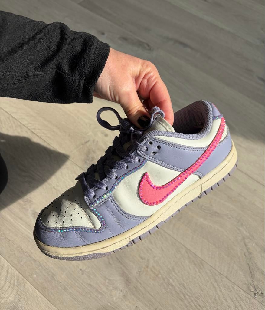 Customized Nike Dunk sneakers - maat 36.5, Ophalen of Verzenden, Gedragen, Overige kleuren, Sneakers of Gympen