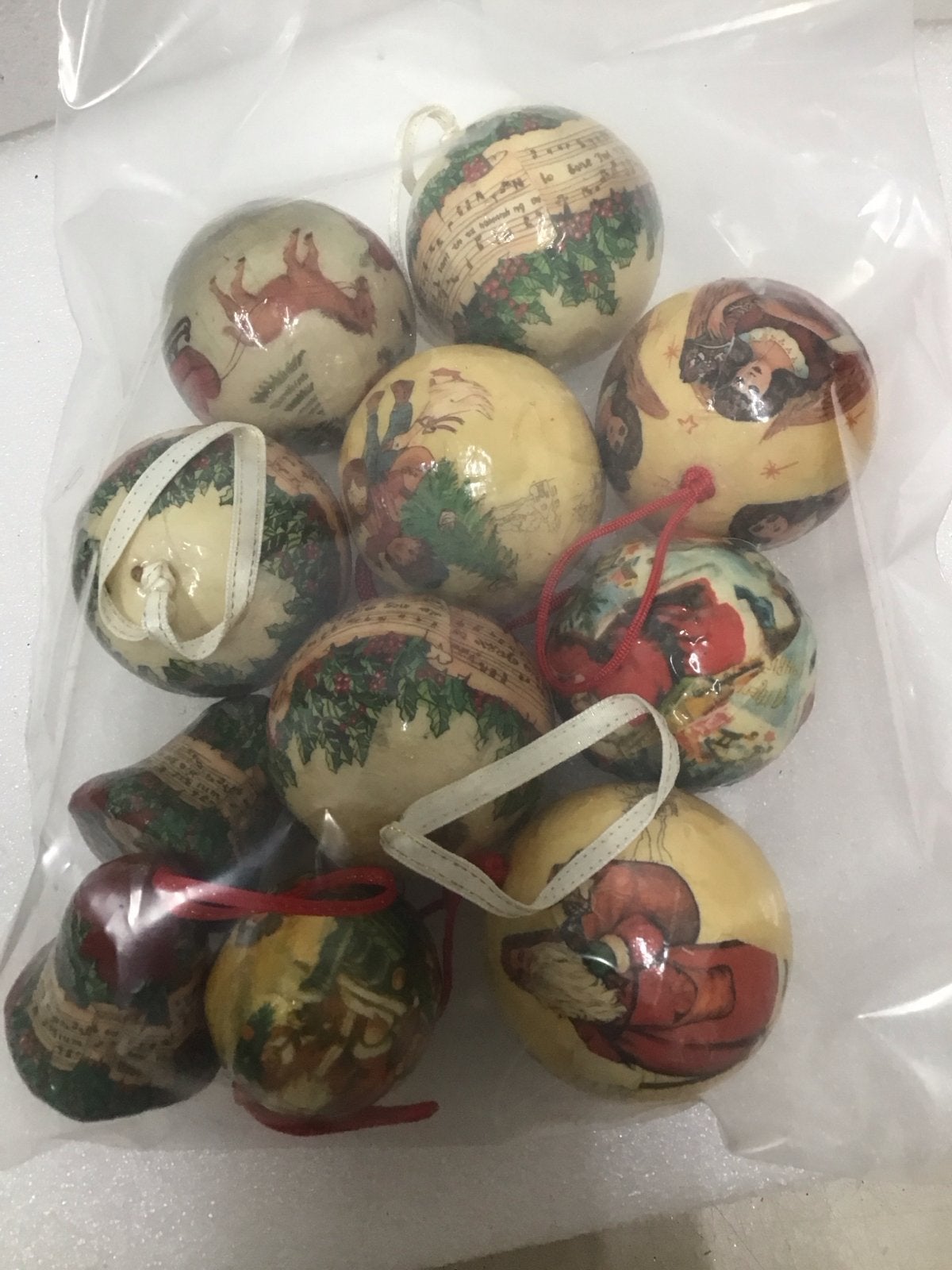 Kerstballen en 2 klokjes, Diversen, Kerst, Ophalen of Verzenden, Zo goed als nieuw