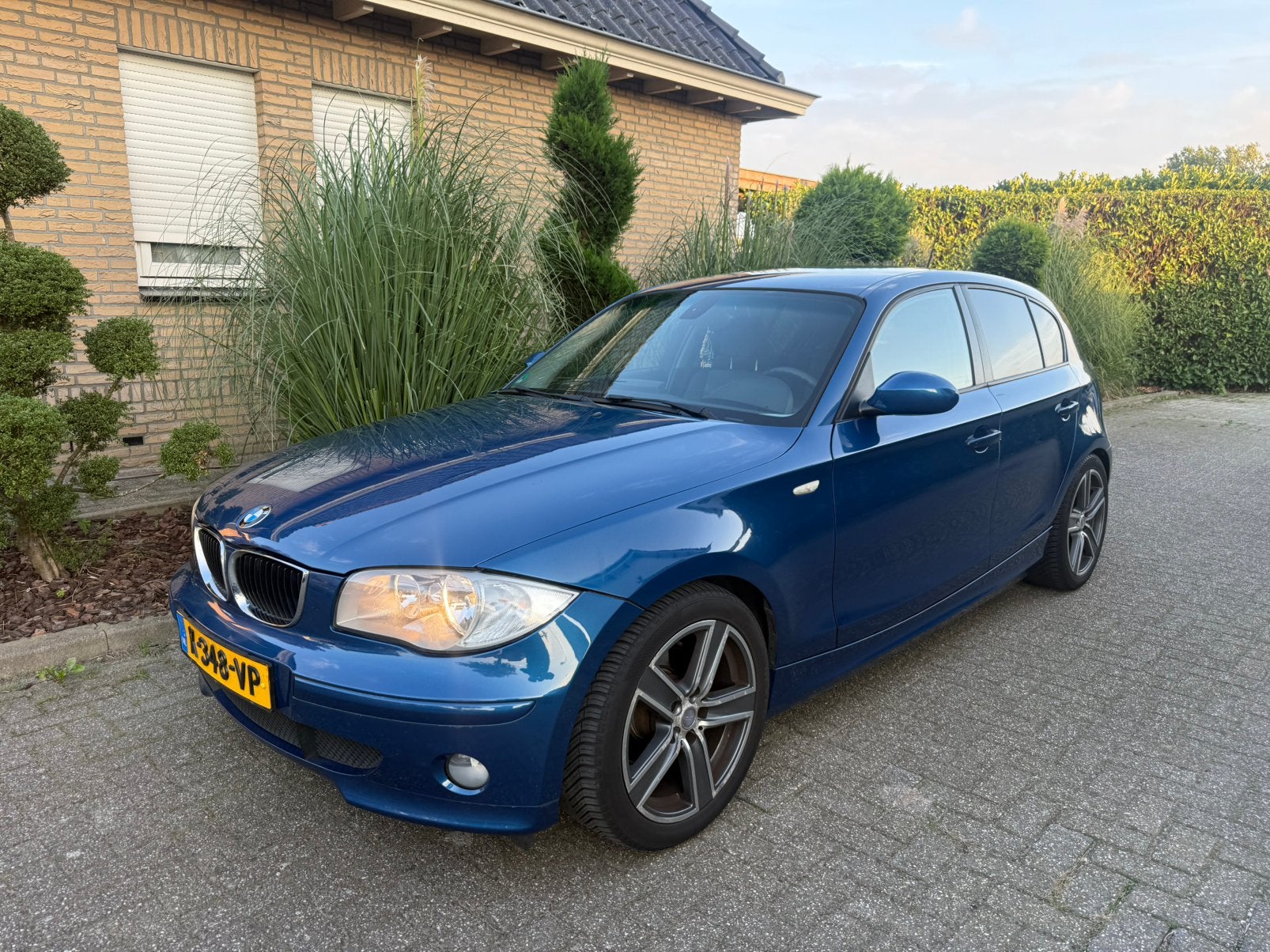 BMW 1 serie 120i 150PK 2.0L stoelverwarming navi, Auto's, 1-Serie, 1995 cc, Blauw, 665 kg
