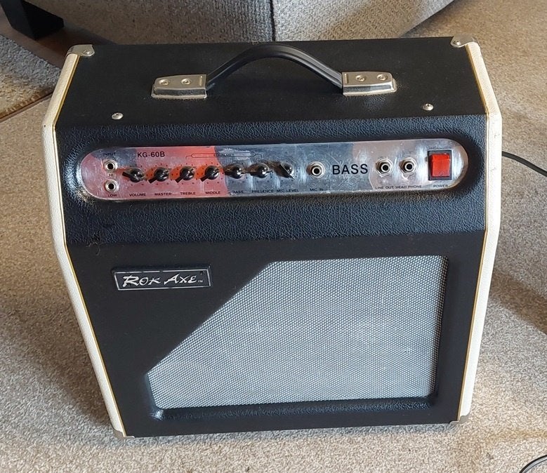 Basgitaar Versterker Rok-Axe € 100., Ophalen, Gebruikt, 50 tot 100 watt