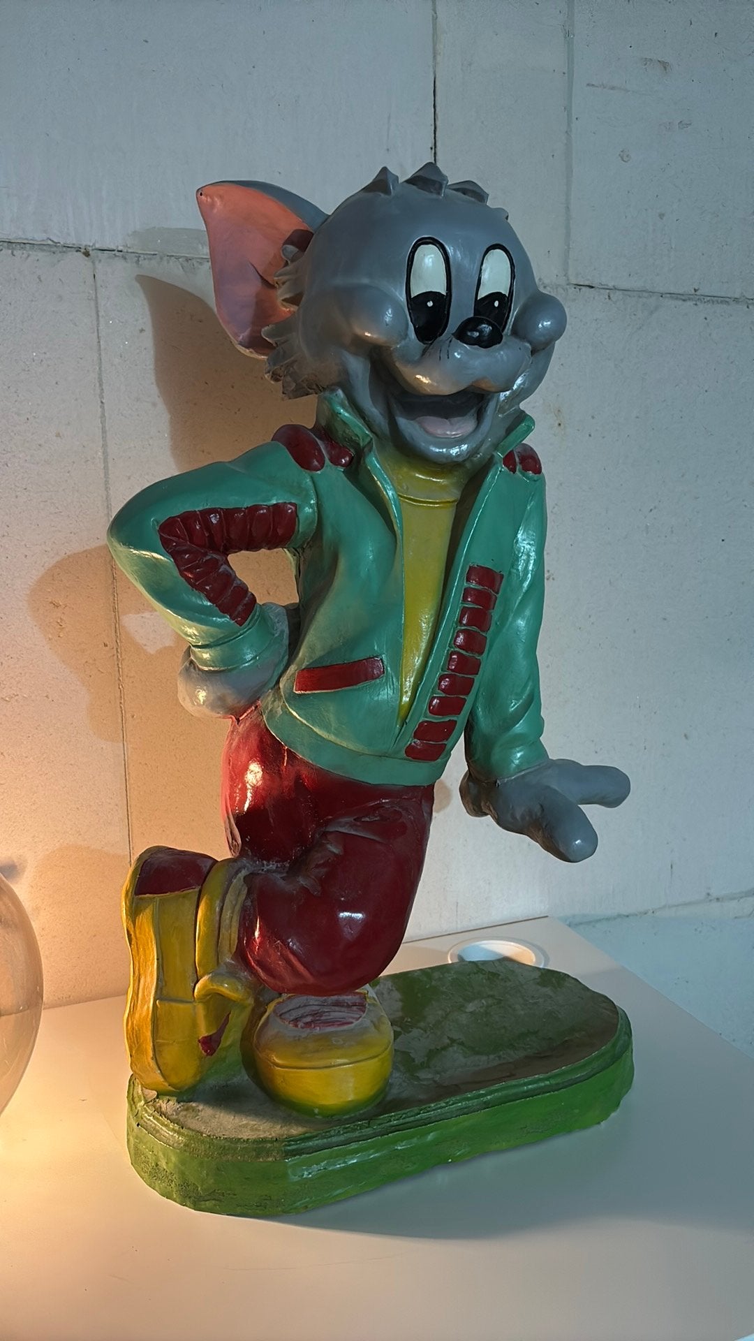 Tom 67 cm, Ophalen of Verzenden, Overige figuren, Zo goed als nieuw, Beeldje of Figuurtje