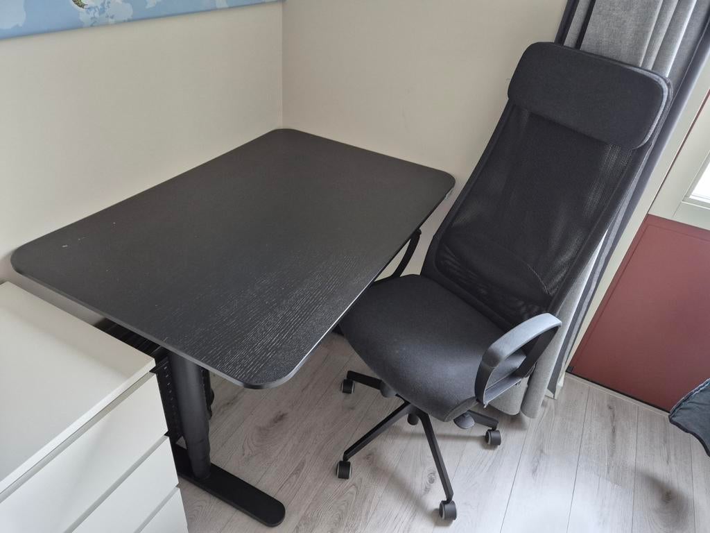 IKEA Markus bureaustoel & IKEA Zit-sta bureau, Ophalen, Zo goed als nieuw