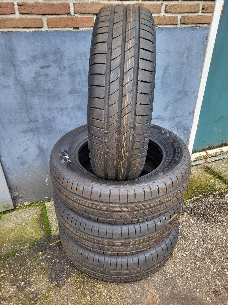 4 x 185/65/15 Kuhmo Ecsta HS52  NIEUW 260,- Incl montage !, 15 inch, Kuhmo Europe, Nieuw, Band(en)