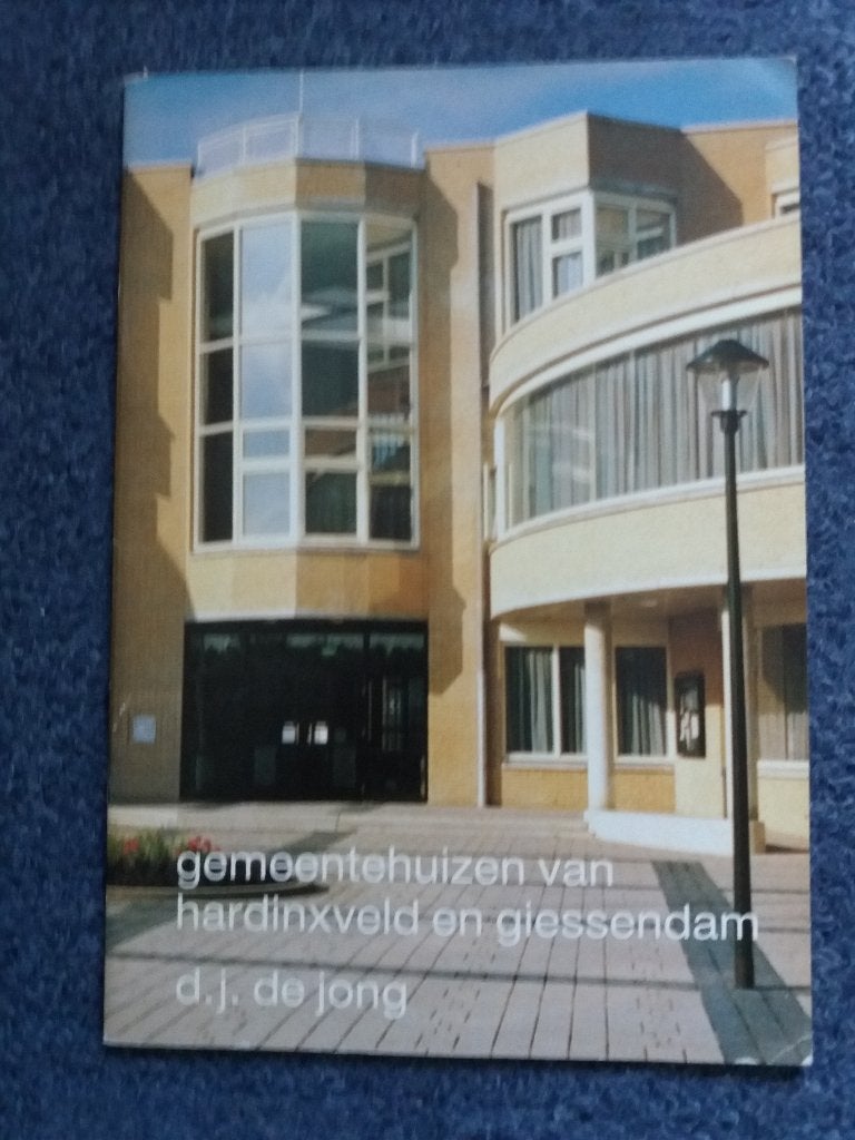 Historie van Gemeentehuizen in Hardinxveld - Giessendam., 20e eeuw of later, Ophalen of Verzenden, Zo goed als nieuw, D.J. de Jong.