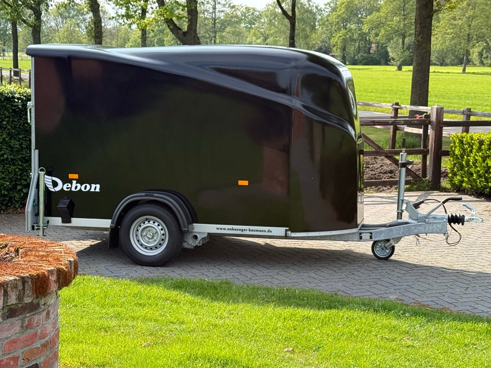 Gesloten Debon Easyline Cargo 1300 kg geremd aanhangwagen, Auto diversen, Aanhangers en Bagagewagens, Ophalen of Verzenden, Gebruikt