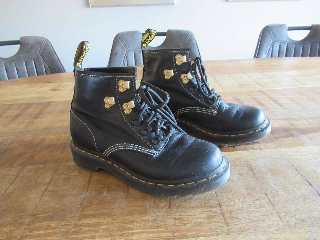 Dr Martens boots laars zwart met goudkleurig haakjes maat 37, Zwart, Lage of Enkellaarzen, Ophalen of Verzenden, Dr. Martens