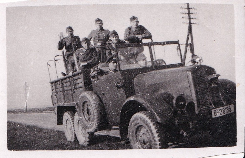 WOII Foto – Einheidsdiesel / Protze Ostfront, Foto, Ophalen of Verzenden, Zo goed als nieuw, Voor 1940