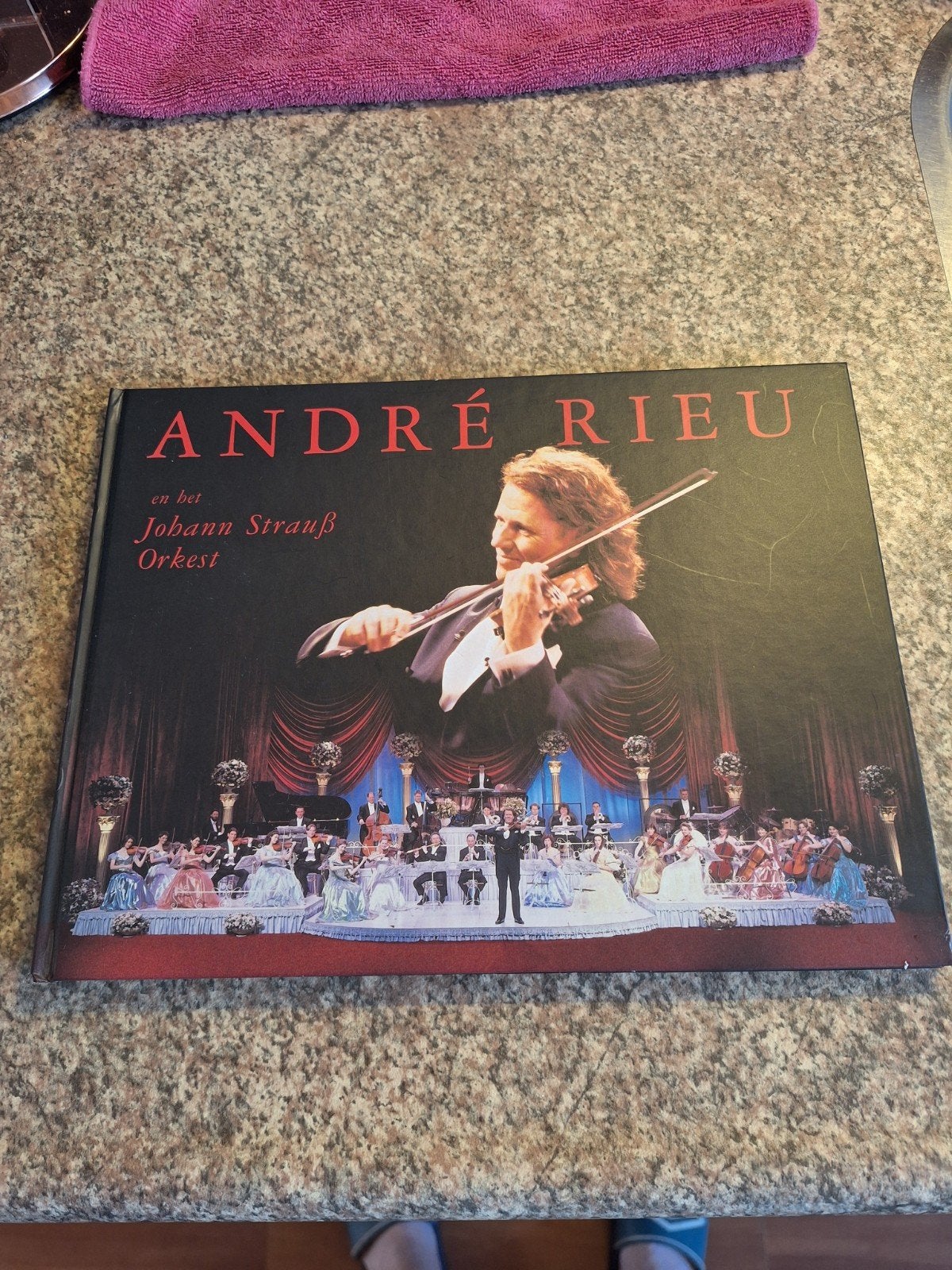 Andre Rieu en het Johann Strauss Orkest fotoboek 1998, Boeken, Ophalen of Verzenden