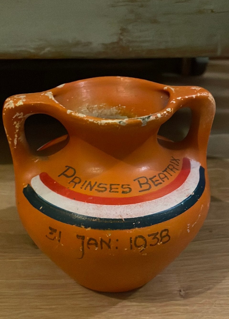 Keramieken oranje vaas geboorte van prinses Beatrix 1938, Ophalen of Verzenden, Servies