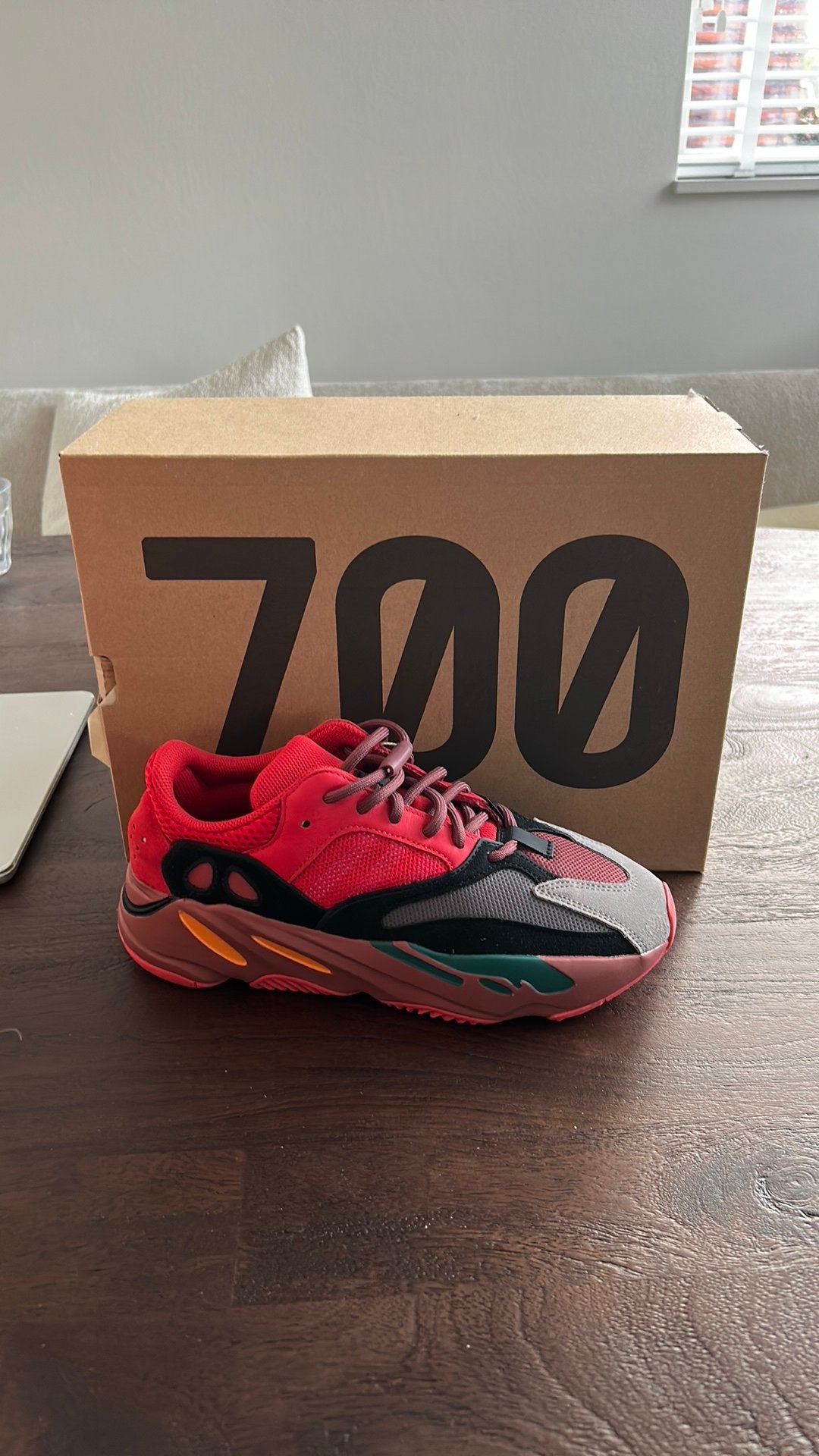 Nieuwe yeezy 700 maat 42, Ophalen of Verzenden, Nieuw, Sneakers of Gympen