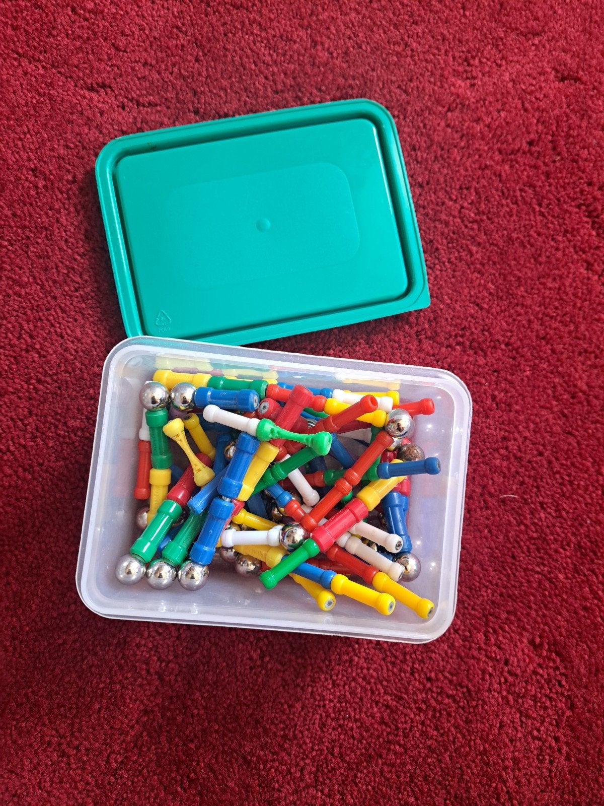 Magnetische staafjes en bolletjes in opbergdoosje, Ophalen of Verzenden, Gebruikt, Bouwen