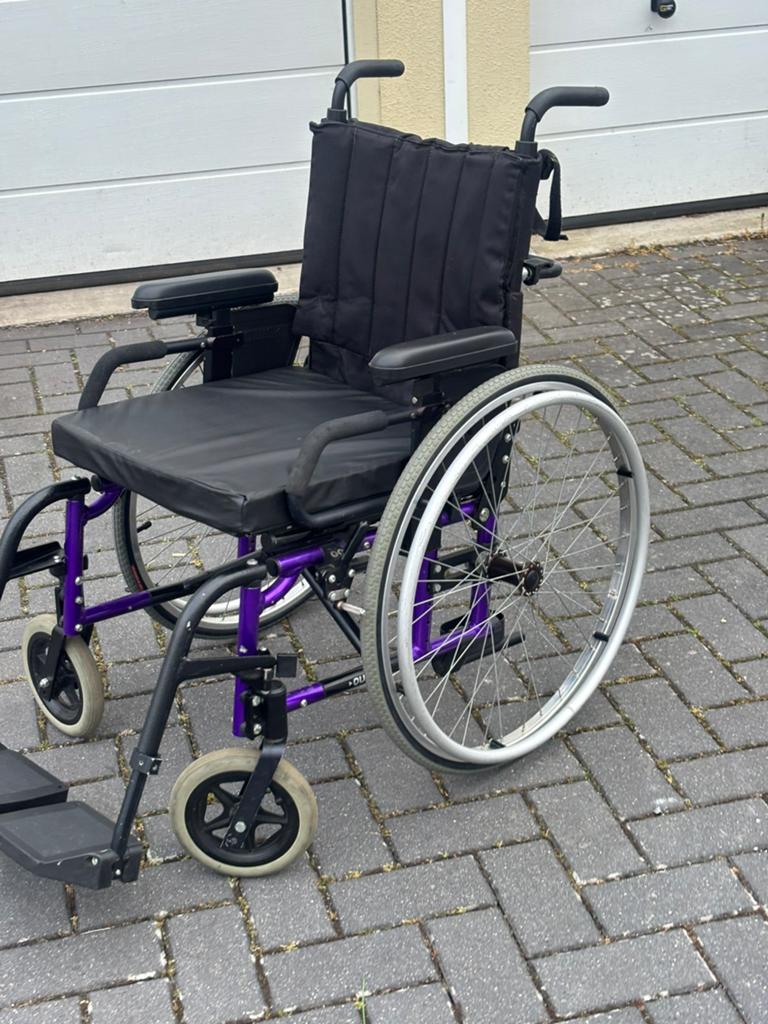 Rolstoel Quicki inklapbaar nu €89,00, Diversen, Rolstoelen, Gebruikt, Meer info ☎️0️⃣6️⃣➖2️⃣0️⃣9️⃣0️⃣1️⃣0️⃣4️⃣0️⃣, Handbewogen rolstoel