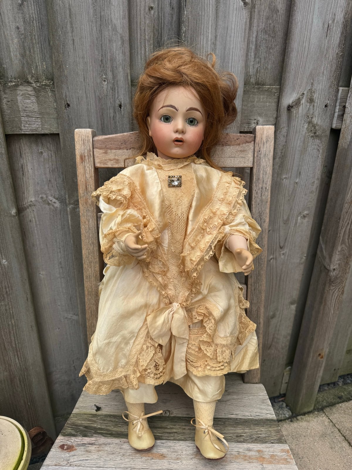 Antieke Bru Jne pop met prachtige kleding, Verzamelen, Ophalen of Verzenden, Gebruikt, Pop