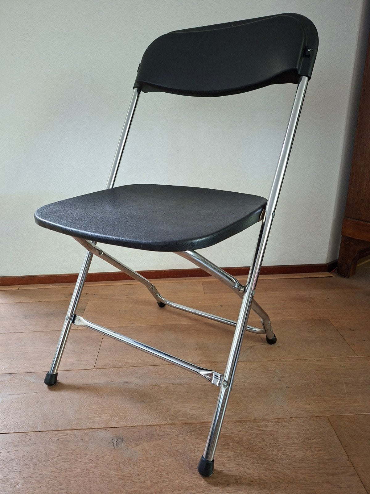 Zwarte opvouwbare stoel - handig en ruimtebesparend, Huis en Inrichting, Stoelen, Ophalen, Gebruikt, Zwart, Modern, Praktisch