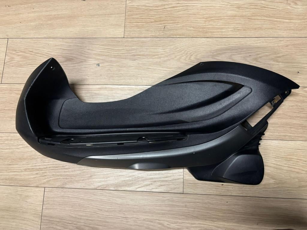 Piaggio beverly 350 voetkap links onderdelen, Voor, Nieuw, Ophalen of Verzenden, Spatbord